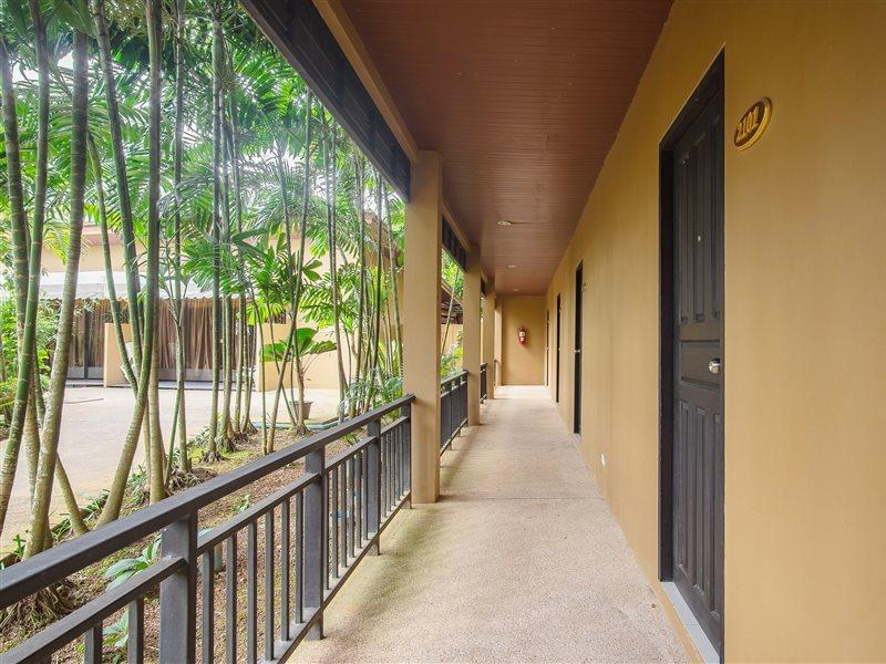 Naiyang Beach Hotel Sha Plus Phuket Екстериор снимка