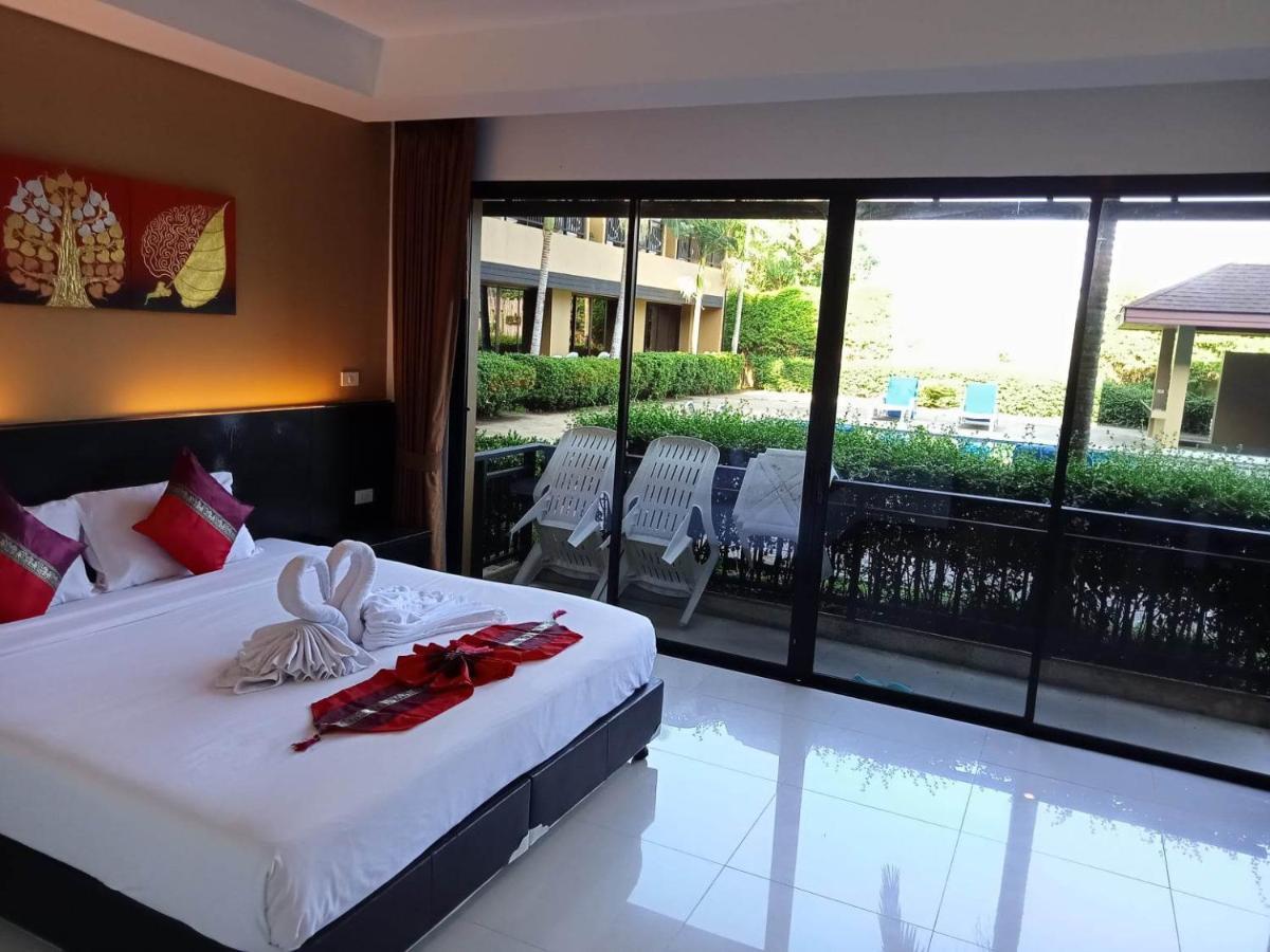 Naiyang Beach Hotel Sha Plus Phuket Екстериор снимка