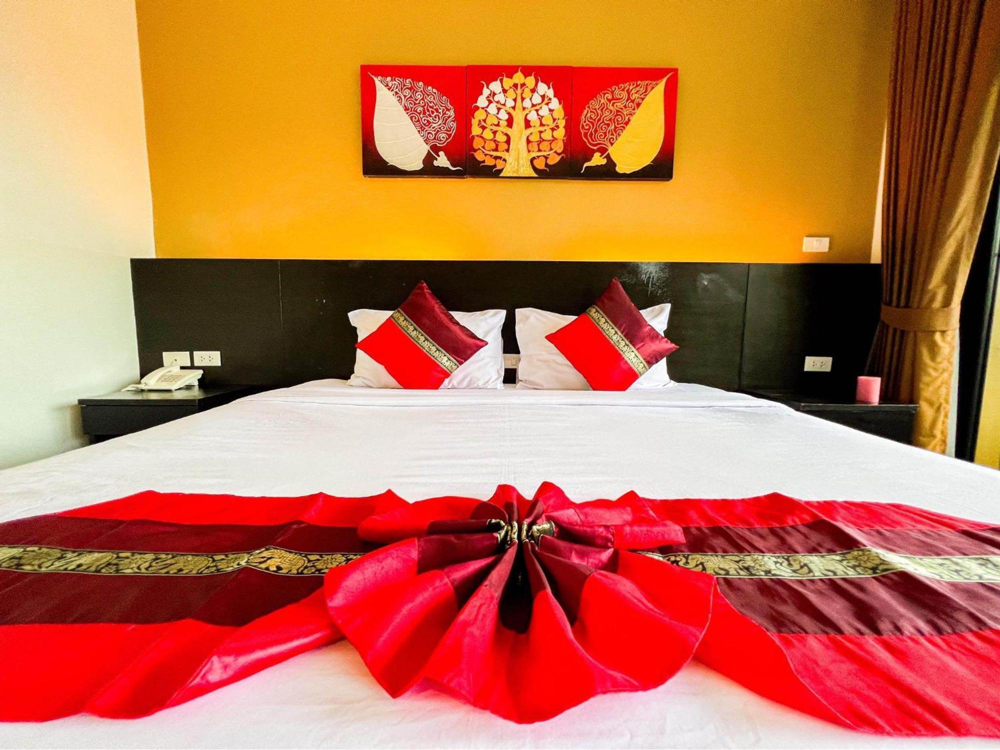 Naiyang Beach Hotel Sha Plus Phuket Екстериор снимка