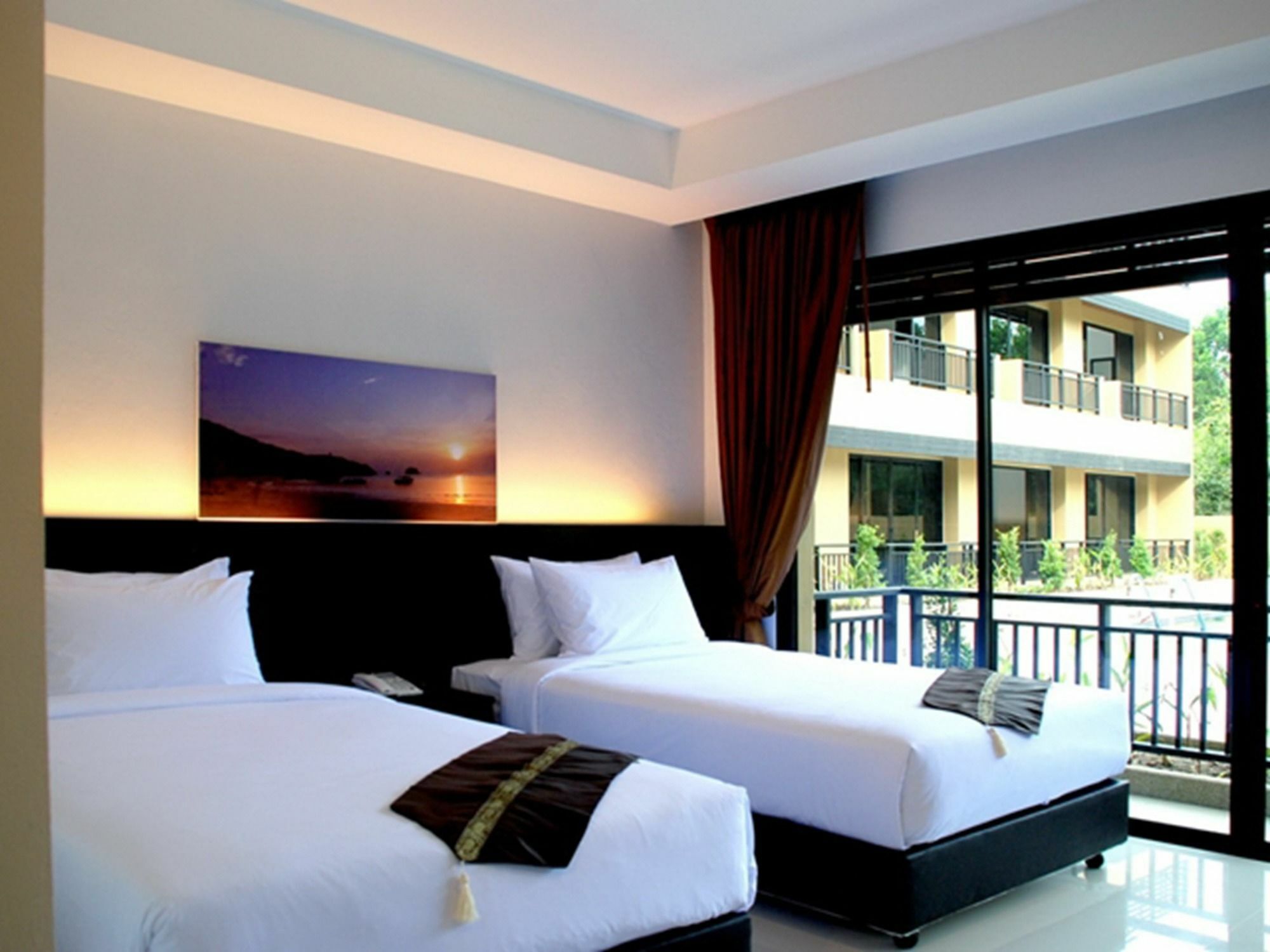 Naiyang Beach Hotel Sha Plus Phuket Екстериор снимка