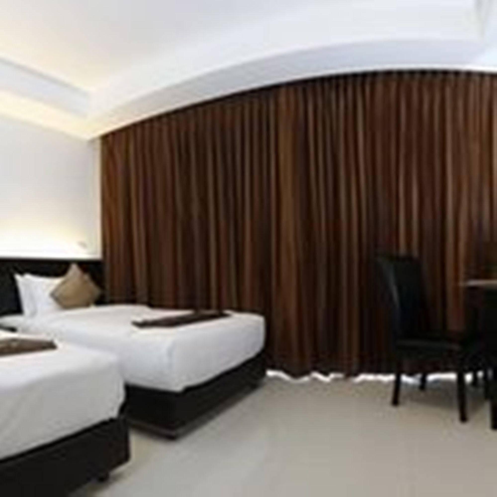 Naiyang Beach Hotel Sha Plus Phuket Екстериор снимка