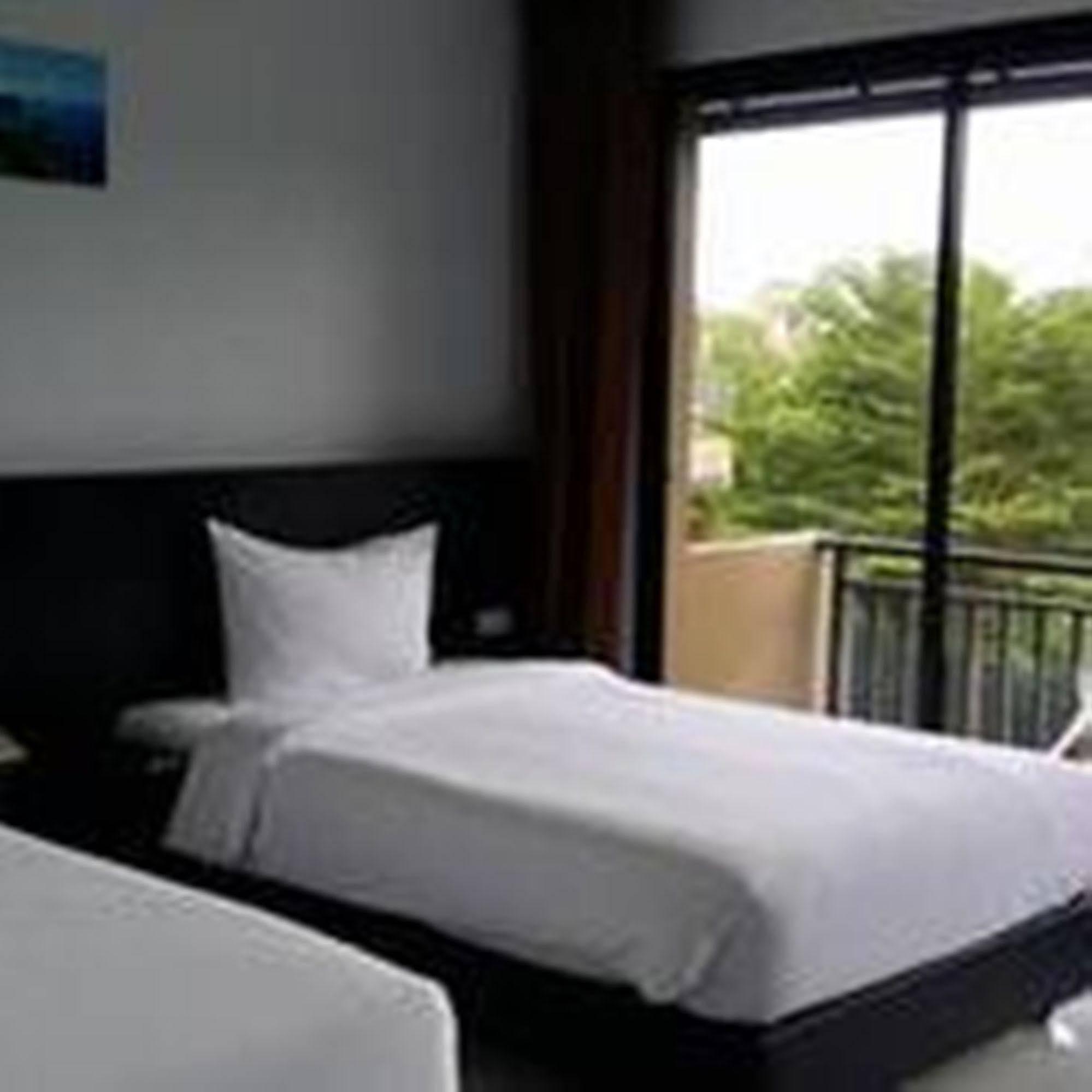 Naiyang Beach Hotel Sha Plus Phuket Екстериор снимка